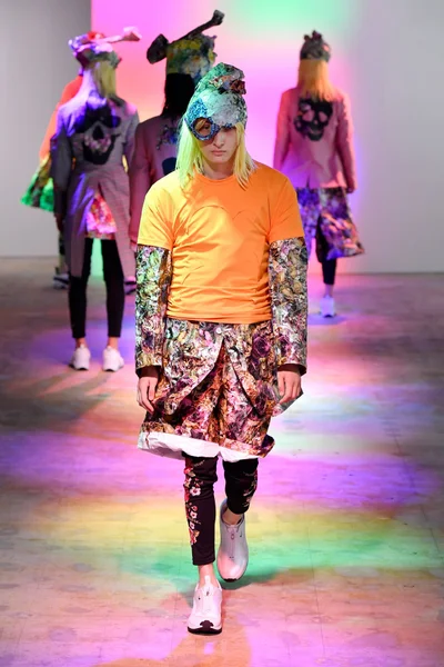 Look 32